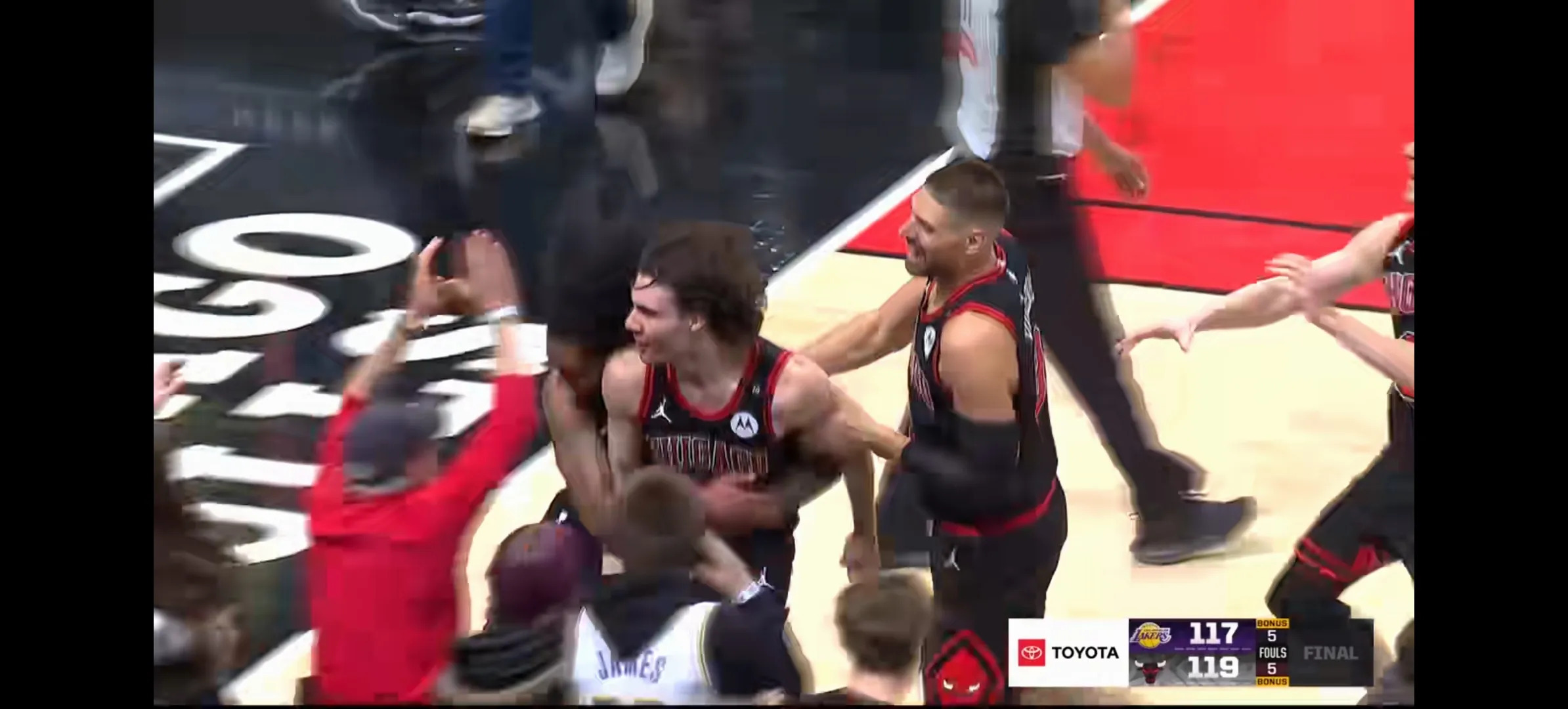 南宫体育- 莱万多夫斯基肌肉 