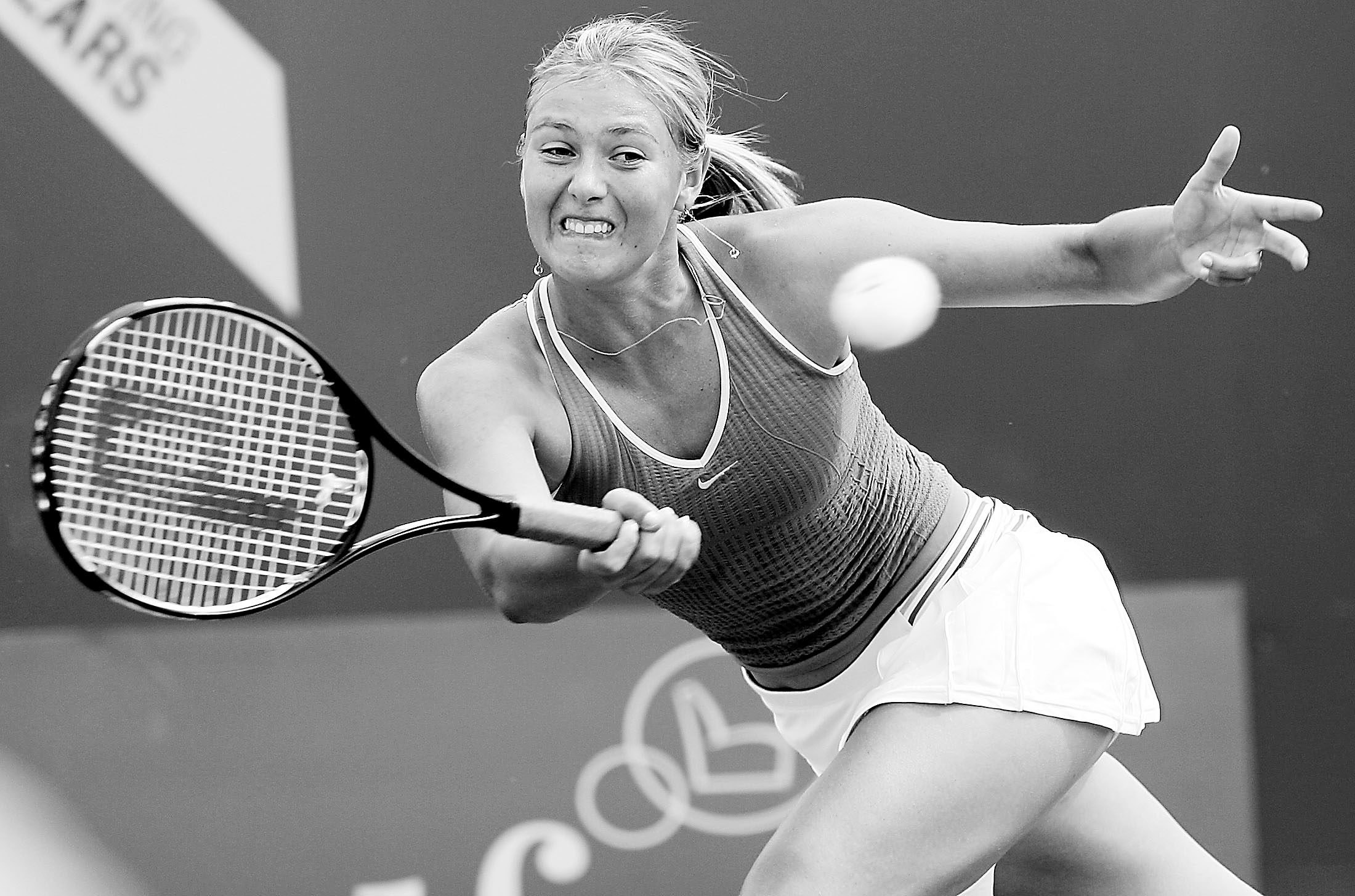 NGSPORTS-莎拉波娃在西班牙队比赛中惊险取胜，势不可挡引发热议！的简单介绍